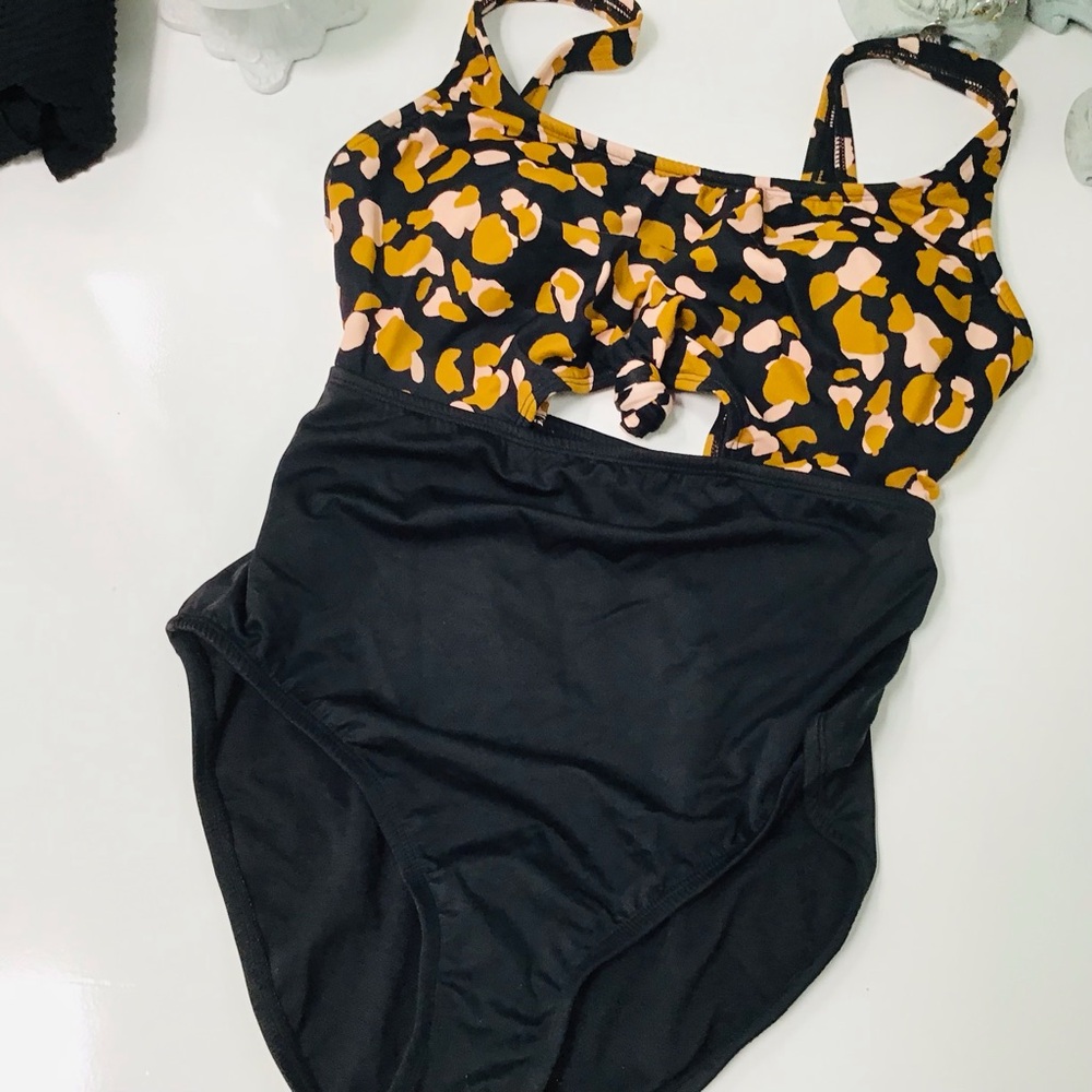 Beach Betty Miracle Suit Leopard Swimsuit Sz S NWOT!